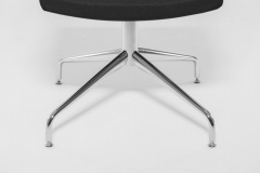 Конференц-кресло на опорах Magna E black mesh MH YI009